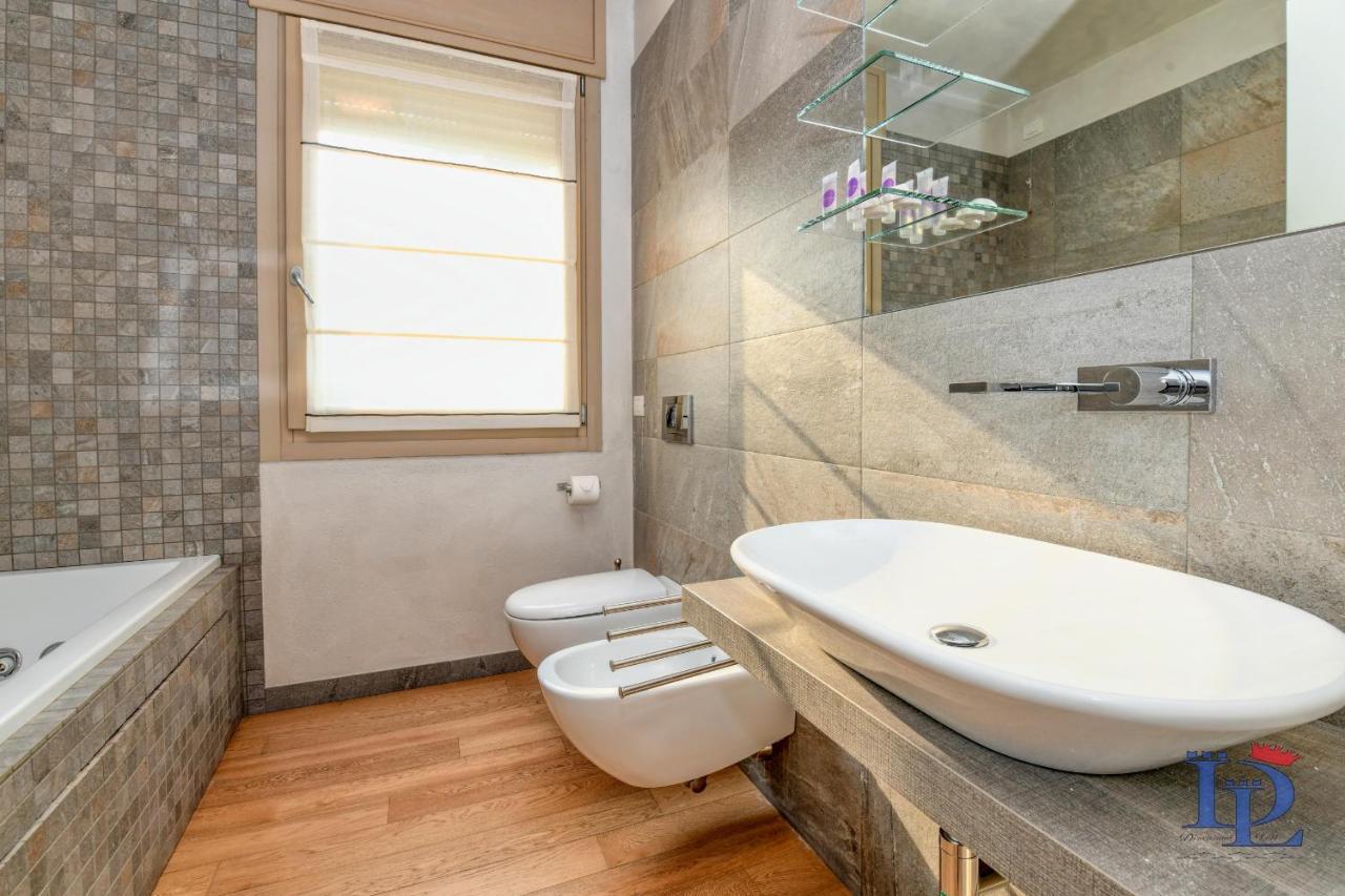 Desenzanoloft Official Partner Marriott Homes & Villas - Oscar Luxury Suite Ντεζεντσάνο ντελ Γκάρντα Εξωτερικό φωτογραφία